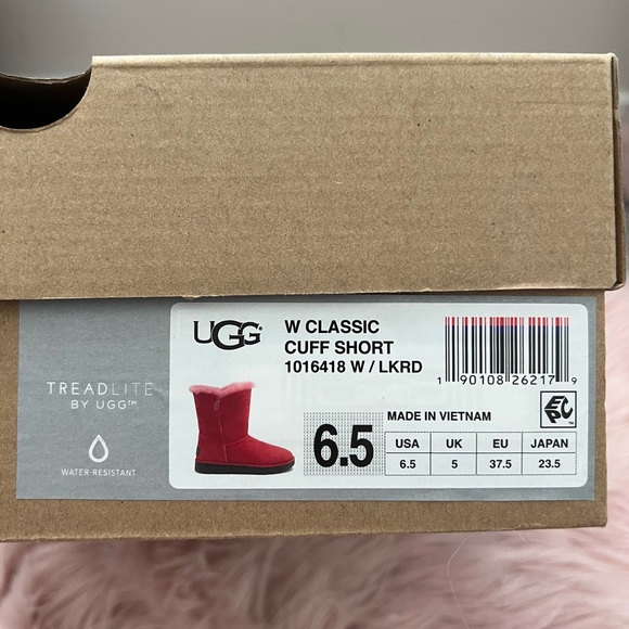 UGG Classic Cuff Short - Picture 2 of 3